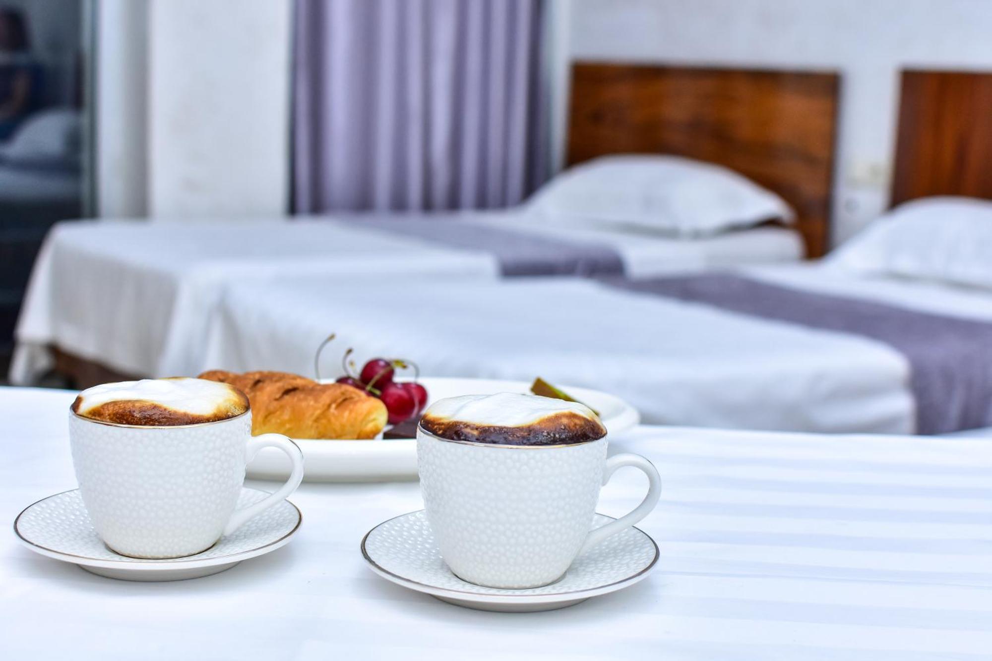 Hotel Chveni Sakhli Батумі Екстер'єр фото